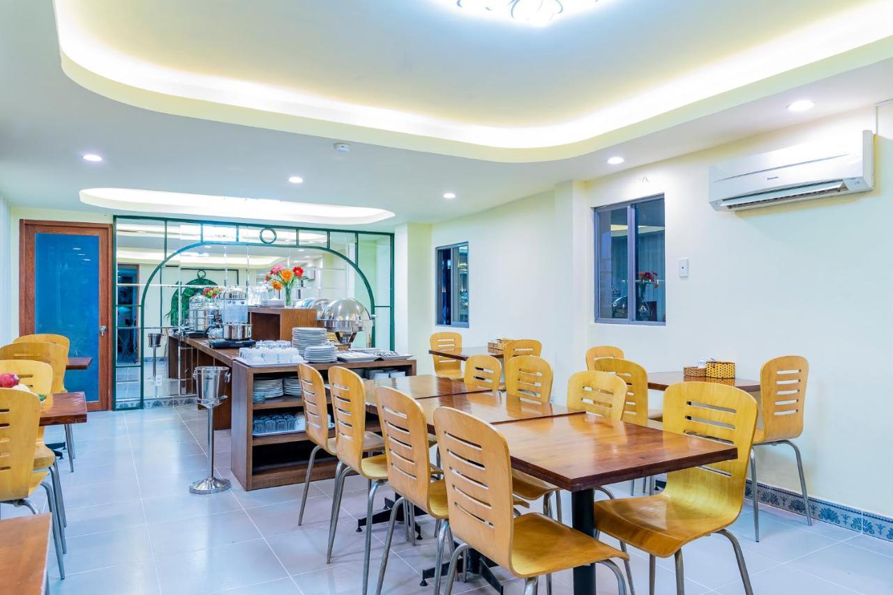 Cosmo Square Hotel Ho Chi Minh City Exterior photo